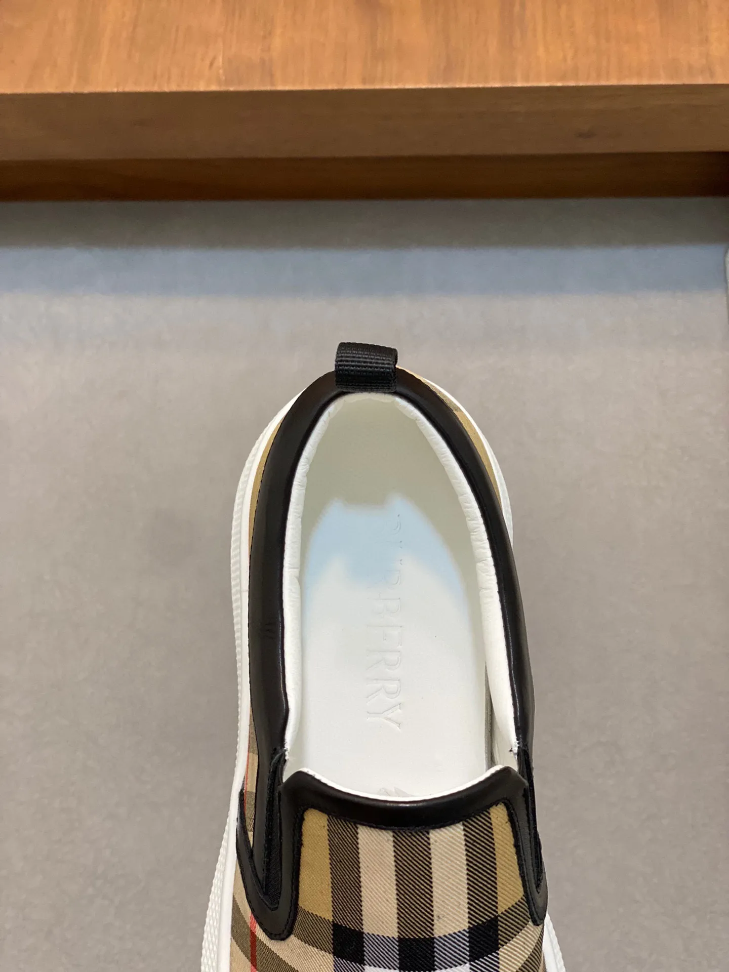 P380 [BURBERRY] Burberry - Upper: imported 🔝 brand totem cloth, - Inner lining: cowhide lining, feet; water-dyed cowhide - Outsole: ultra-light TPR rubber; two-color molded outsole - Super high quality control·Fine workmanship: highlighted (high-end, extravagance, grade) -Size: 38-44 (Male 45, can be customized)·